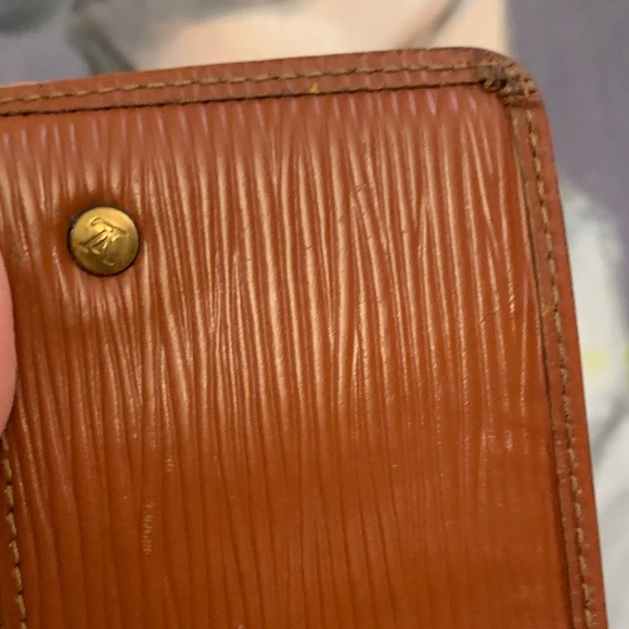 Louis Vuitton Pochette  Clรฉ Epi in Kenya Brown - Picture 3 of 11